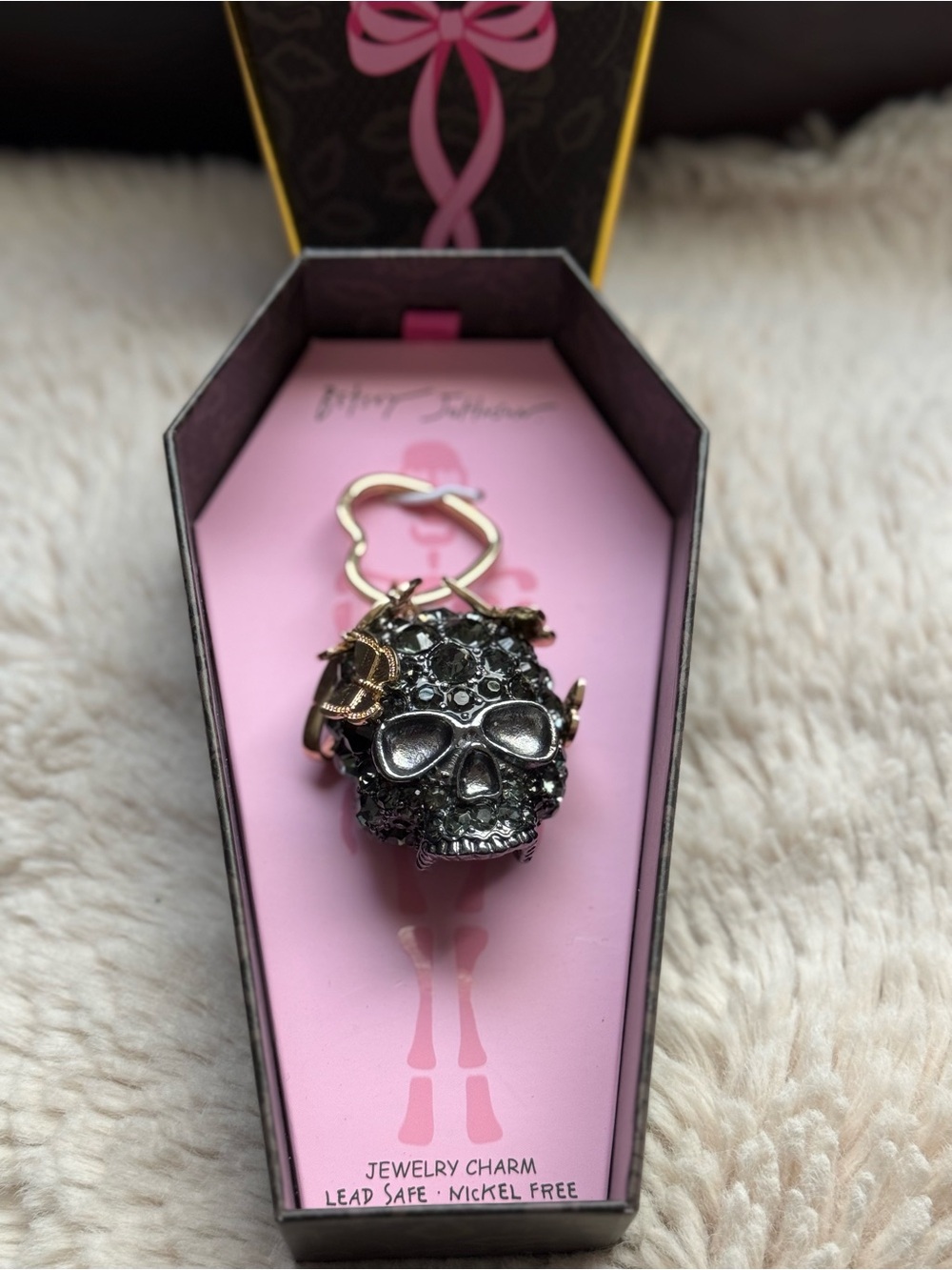 Betsey Johnson NIB Pink & Gunmetal Skull Jewelry Charm for Bag - Picture 4 of 4
